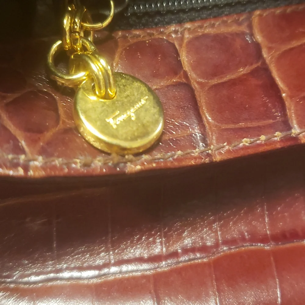 COPY - VINTAGE Salvatore Ferragamo Embossed Made In Italy Purse - Picture 10 of 16